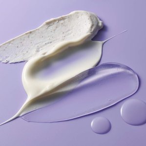 Noughty haircare swatches of scrub, shampoo, conditioner and serum on lilac backdrop.
Photographed and styled by cosmetic photographer Tom Hargreaves in his studio in Exeter, Devon