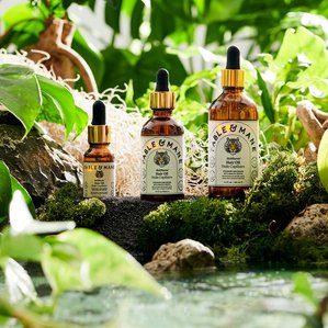 Fable &amp;amp;amp; Mane hair oil in three sizes in a jungle lake style setting surrounded by plants.
Photographed and styled by cosmetic photographer Tom Hargreaves in his studio in Exeter, Devon