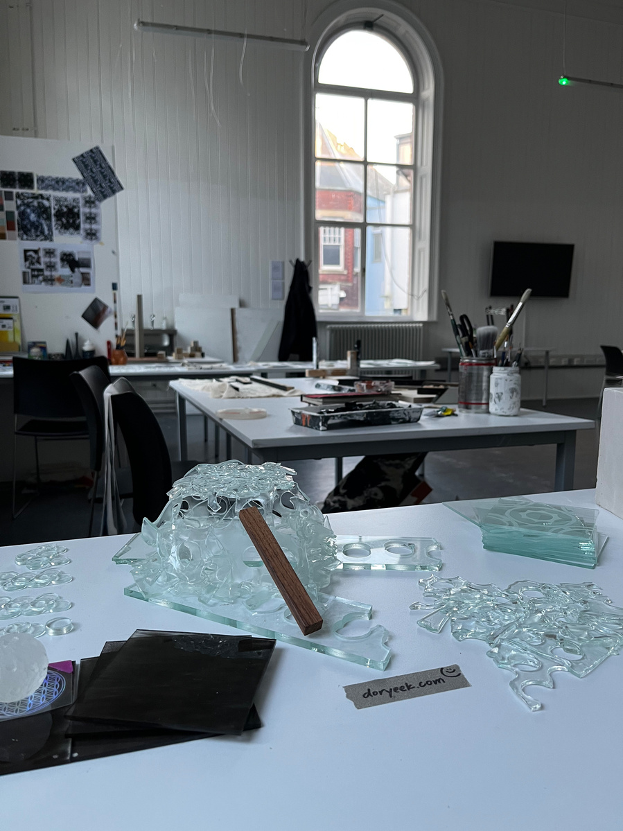 7.2 on 14.02.2023 | float glass sculpture object | doryeek