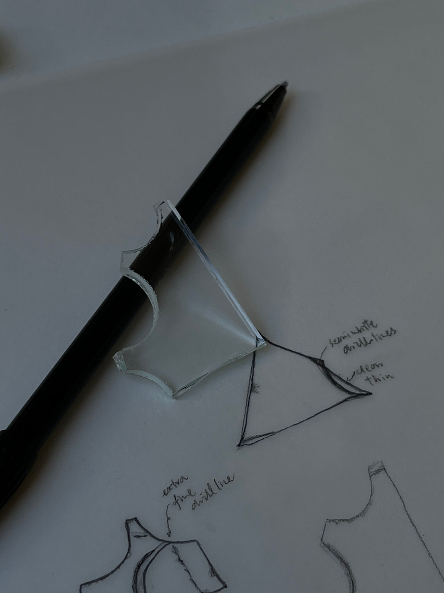 12.2 solo with outline | float glass, drilling glass, light, pen, pencil, marker, tracing paper | 06.02.2023 | doryeek