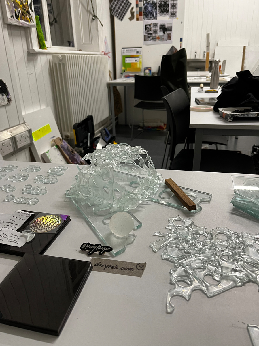 7.2 on 15.02.2023 | float glass sculpture object | doryeek