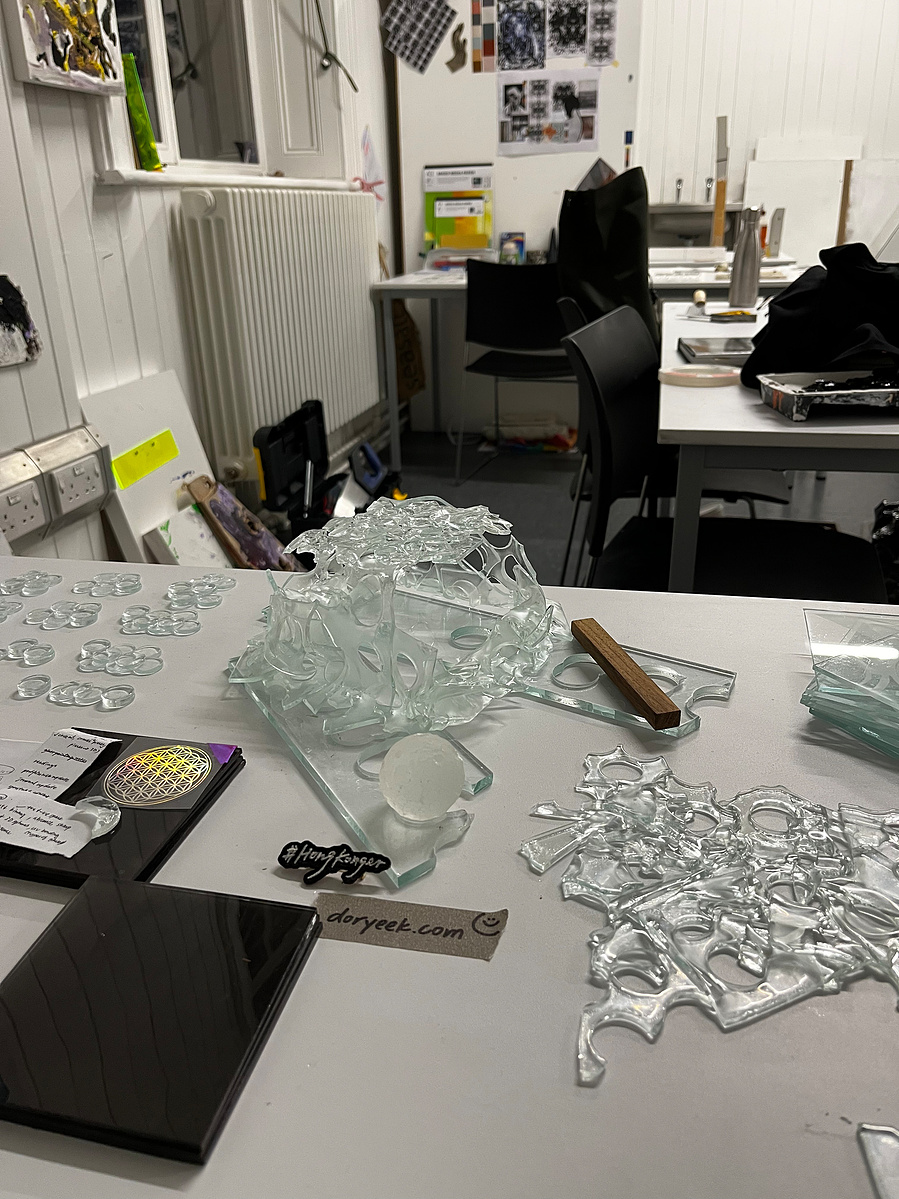 7.2 on 15.02.2023 | float glass sculpture object | doryeek