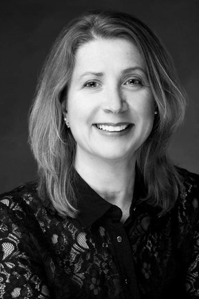 Individual corporate portrait of a woman, in black and white 