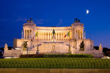 Night photo of Victor-Emmanuel building in Rome Italy