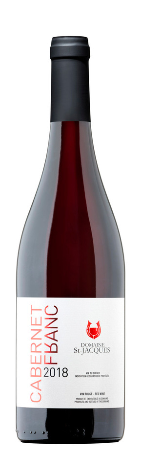 Photo d'une bouteille de vin rouge sur fond blanc, en studio