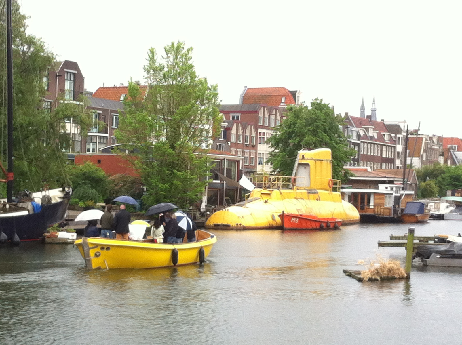 Westelijke Eilanden Yellow Submarine in a rainy day.