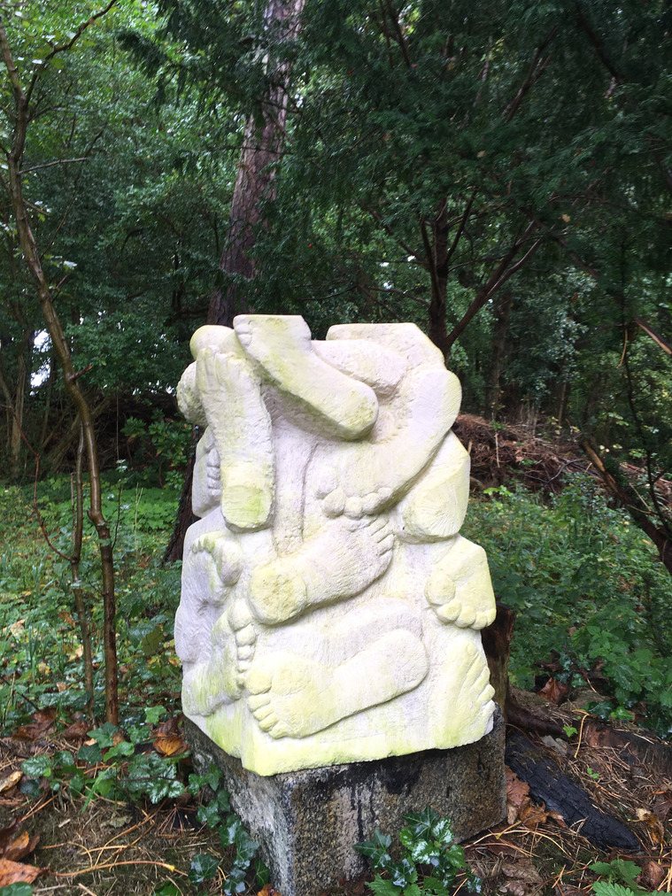 Beeldentuin bloemendaal stenen beelden beeld