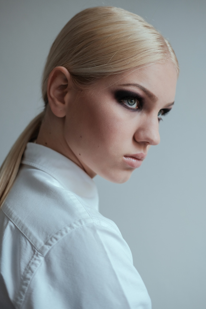 Sára Novotná.
Košile Polo.
MOdelka.
Blondýnka.