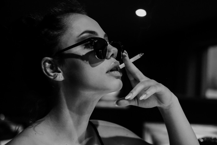 Miroslava Tichovská.
Dáma s cigaretou Vás má v hrsti.