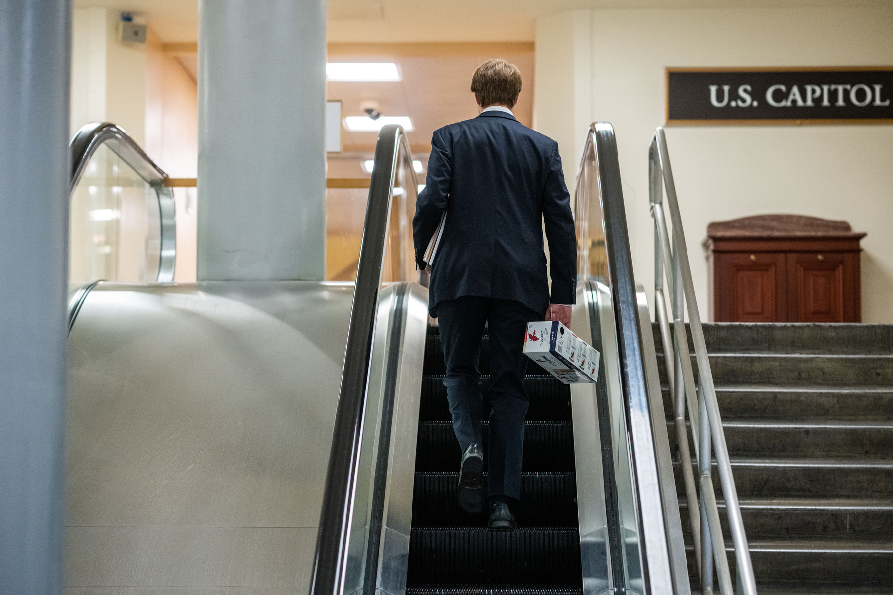 DC-Hill. A staff carries a case of La Colombe Latte before the “vote a rama”, the marathon style vote, of the Reconciliation bill on Saturday, August 6, 2022. (Photo by Haiyun Jiang/The New York Times)
