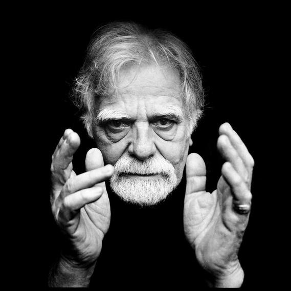 Portrait noir et blanc de Michel Braun, artiste peintre vivant à Paris.