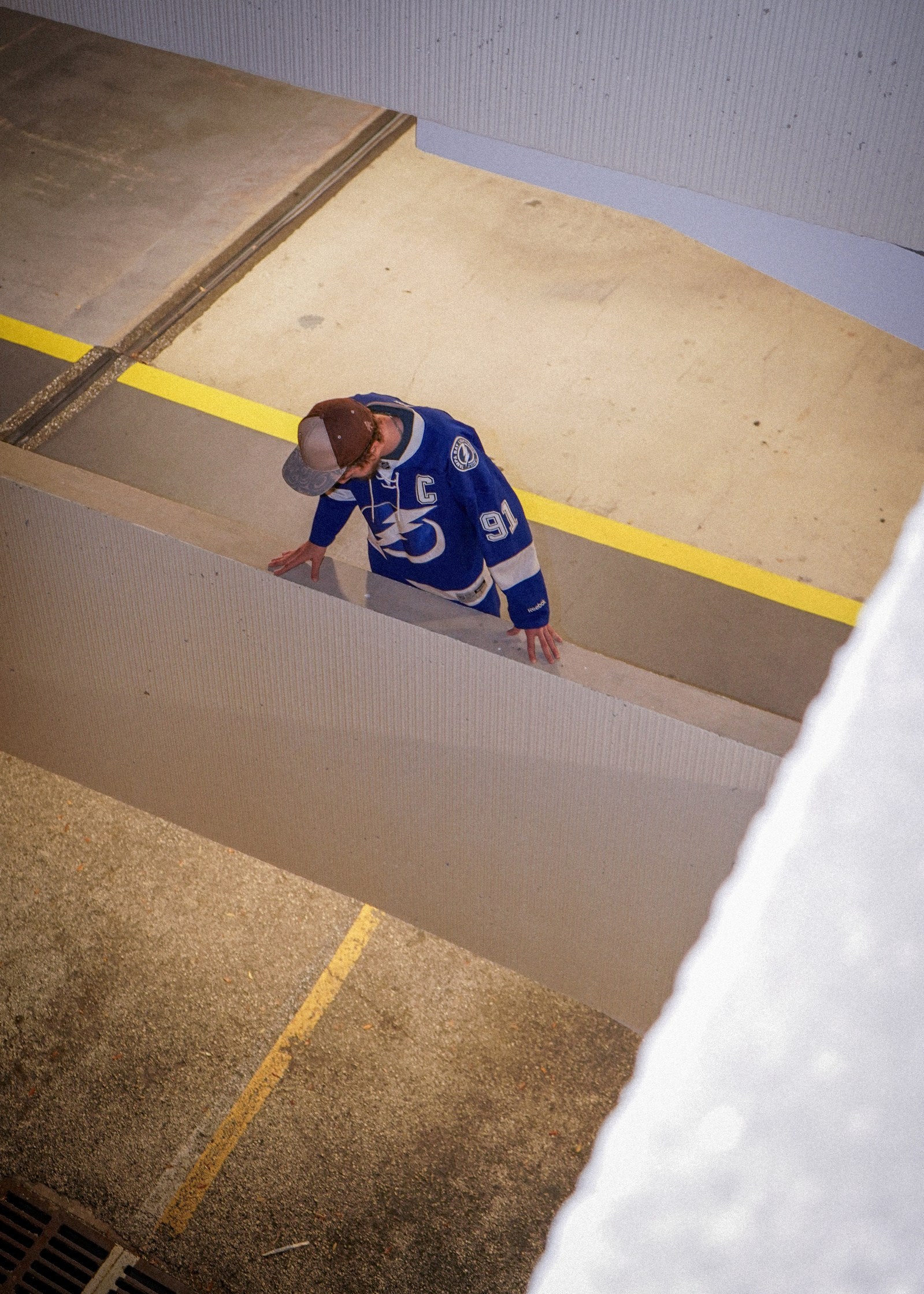 outdoor portrait photography, florida photographer, tampa bay lightning fan