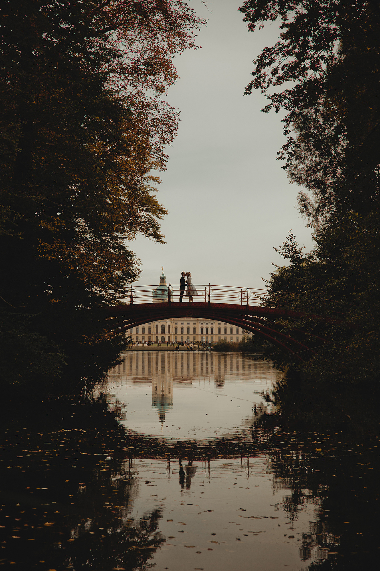 Hochzeitslocation Schloss Charlottenburg Brautpaarfotos im Park Fotokulisse