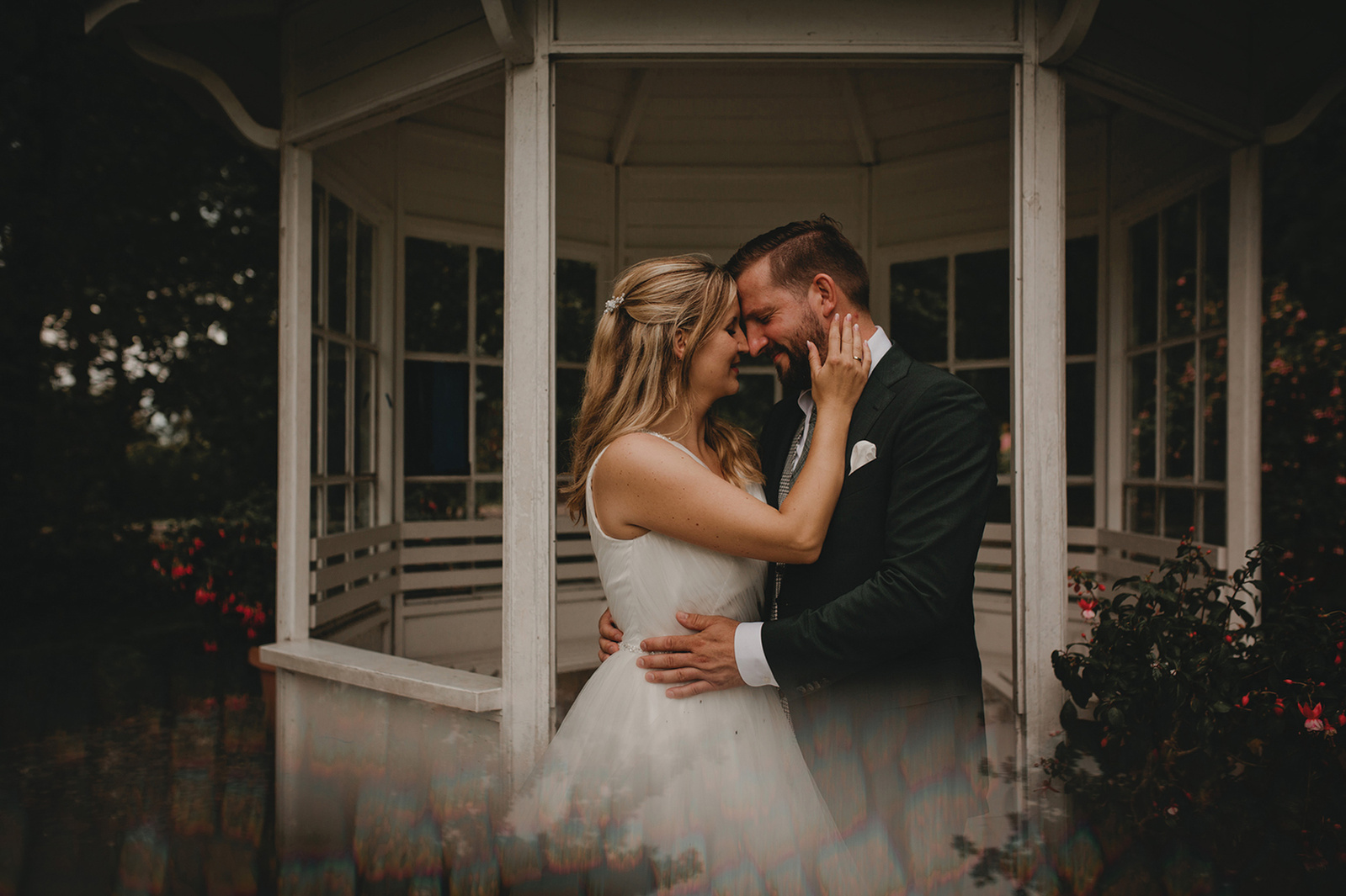 am Pavillon im Britzer Garten kann man romantische Hochzeitsfotos machen