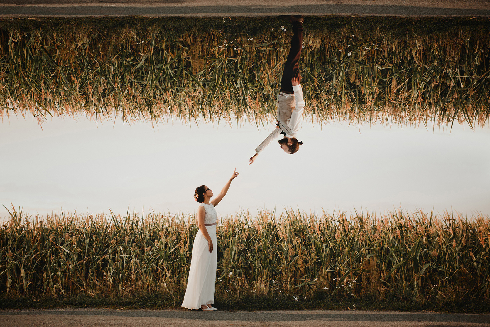 Kreatives Hochzeitsfoto mit Doppelbelichtung von einer lockeren Hochzeit im Bohostil im Vierseithofcafé Schulzendorf.