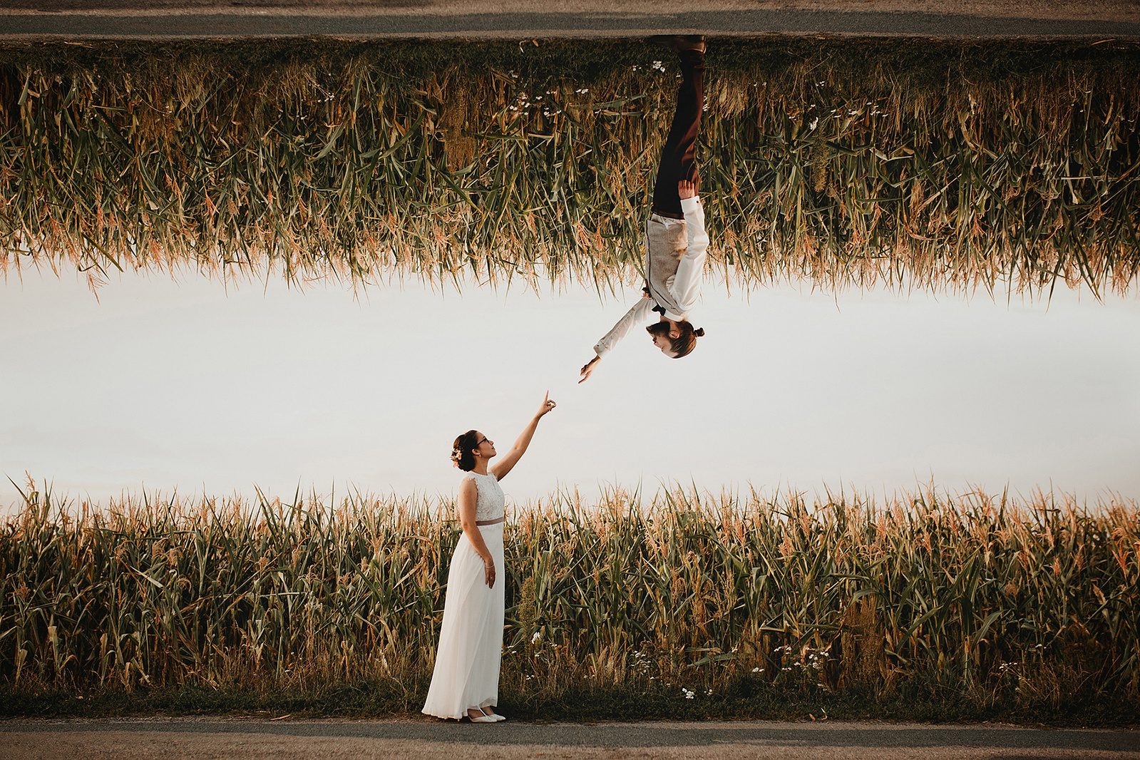 Kreatives Hochzeitsfoto mit Doppelbelichtung von einer lockeren Hochzeit im Bohostil im Vierseithofcafé Schulzendorf.