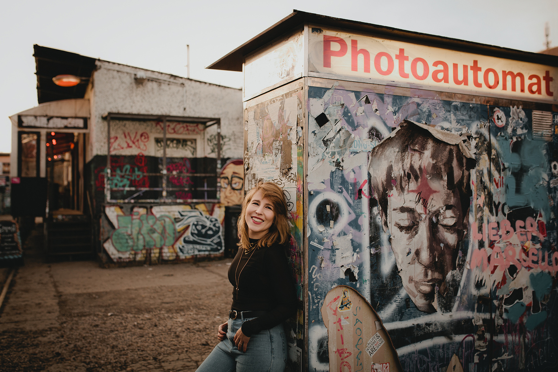 Fotoshooting vor Fotoautomat in Berlin