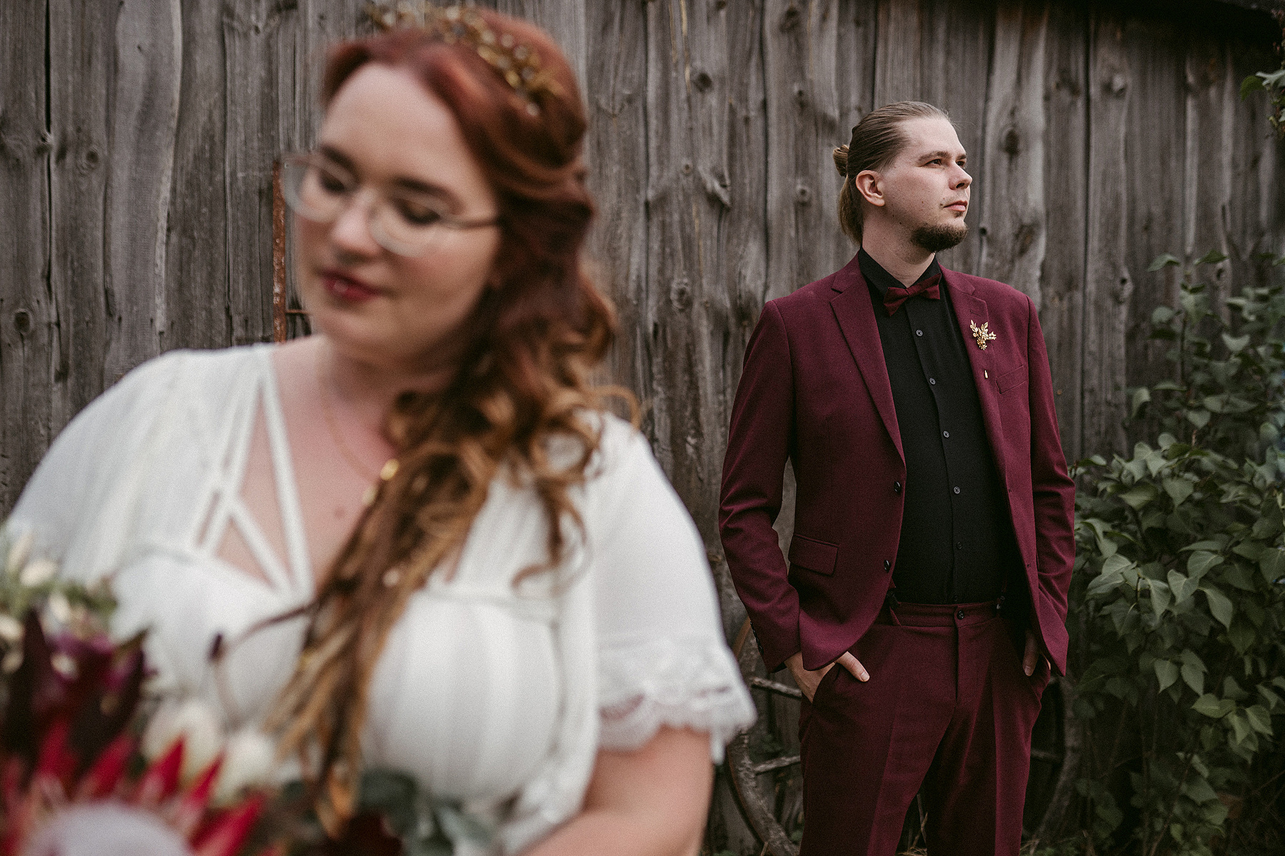 Kreatives Hochzeitsfoto mit moderner Bildsprache von einer Boho-Hochzeit in Brandenburg.