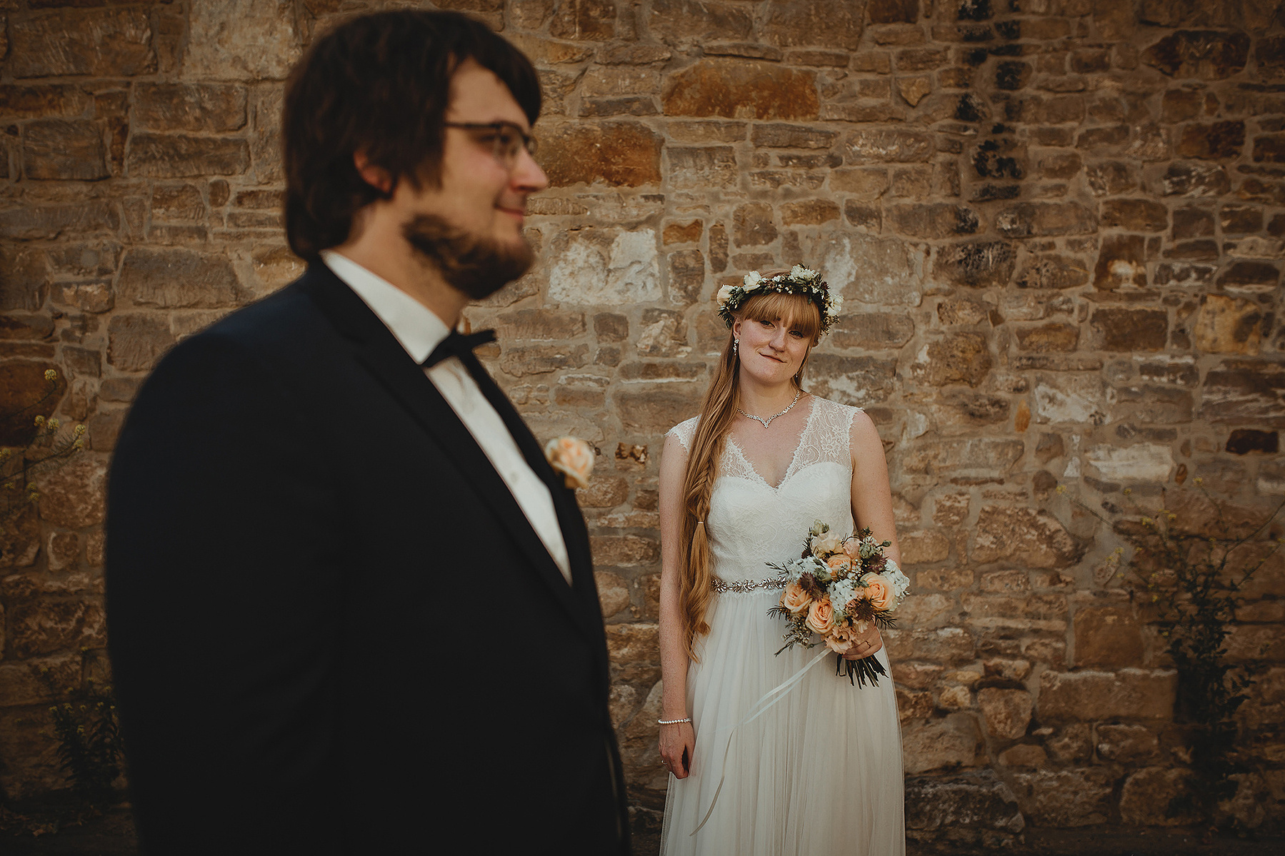 Modernes Hochzeitsfoto mit kreativer Perspektive von einer Hochzeit in Weißenfels.