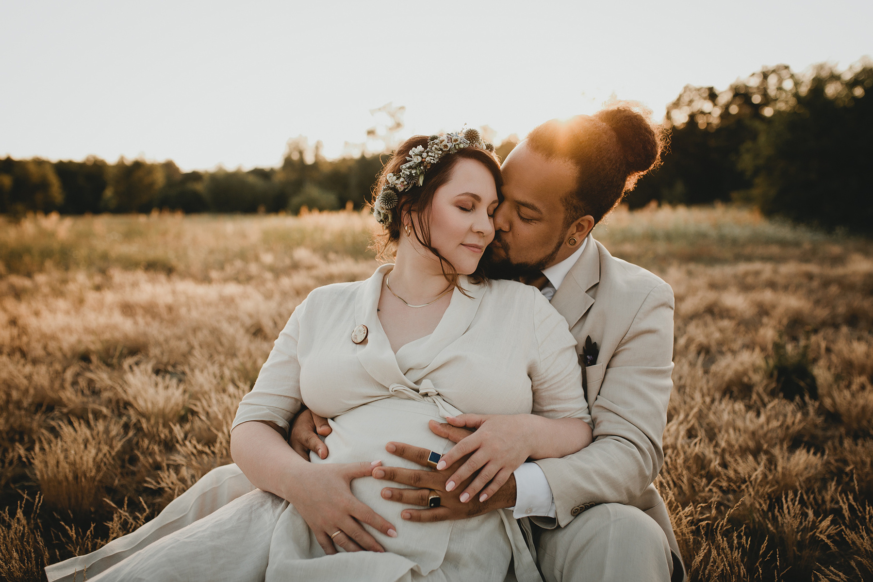 Boho Hochzeitskleid mit Babybauch für schwangere Bräute in Brandenburg
