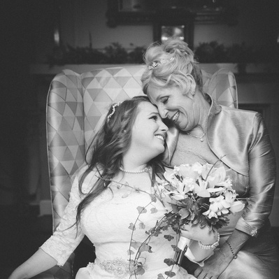 mom, mom and daughter, bride, family, love, happy, wedding dress, flowers, bouquet, wedding bouquet, portrait, candid, black and white photo, b&amp;amp;amp;amp;amp;amp;amp;amp;amp;amp;wphoto, black and white photography, Philadelphia, pa, Pennsylvania 