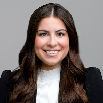 Washington DC headshot makeup artist, portrait of a woman, High quality portrait makeup, professional makeup artist, experienced makeup artist, Natural headshot makeup by Kathleen McAteer, HMUA, MUA, DC Makeup, hairstylist 
