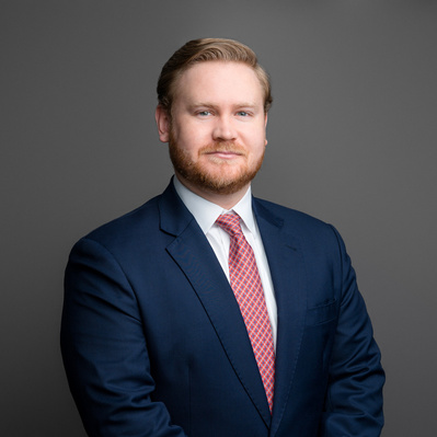 Washington DC headshot makeup artist, portrait of a man, High quality portrait makeup, professional makeup artist, experienced makeup artist, Natural headshot makeup by Kathleen McAteer, HMUA, MUA, DC Makeup, hairstylist 
