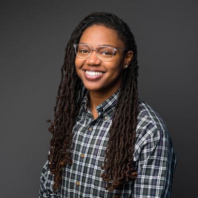 Washington DC headshot makeup artist, portrait of a black woman, High quality portrait makeup, professional makeup artist, experienced makeup artist, Natural headshot makeup by Kathleen McAteer, HMUA, MUA, DC Makeup, hairstylist 