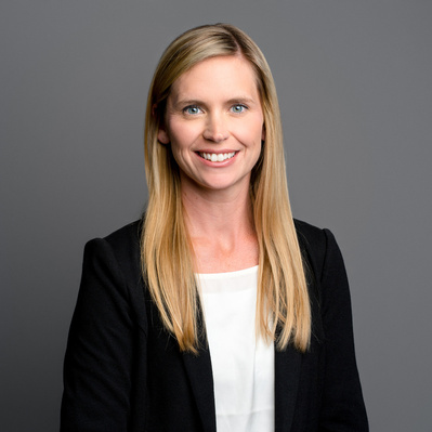 Washington DC headshot makeup artist, portrait of a blonde woman, High quality portrait makeup, professional makeup artist, experienced makeup artist, Natural headshot makeup by Kathleen McAteer, HMUA, MUA, DC Makeup, hairstylist 