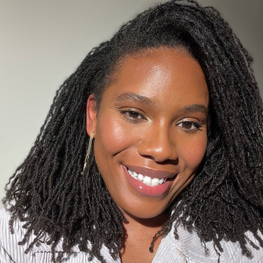 Shaharlee smiling in a headshot.