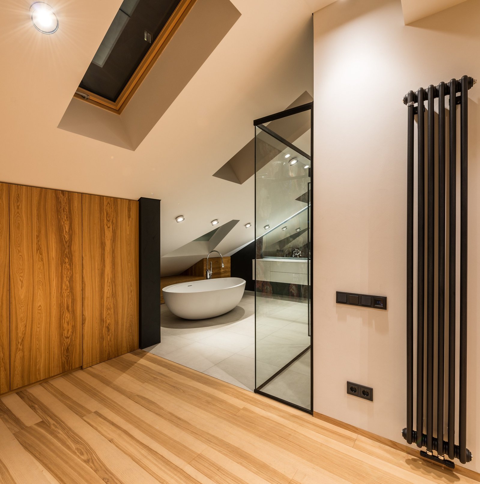 Progettazione e ristrutturazione bagno con opere di muratura, posa di pavimenti e rivestimenti, installazione sanitari, serramenti ed arredobagno realizzata da Edil Universal.