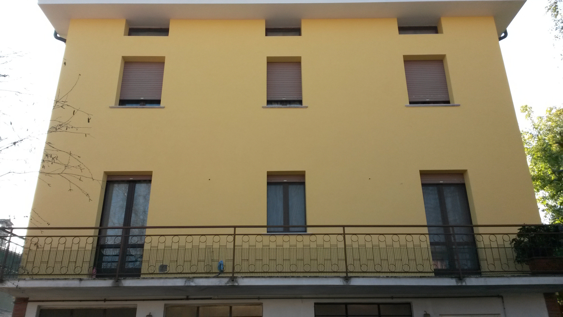 Ristrutturazione completa di una villa moderna a Mantova. Edil Universal è l'impresa edile che si distingue per ristrutturazioni chiavi in mano, complete o parziali.