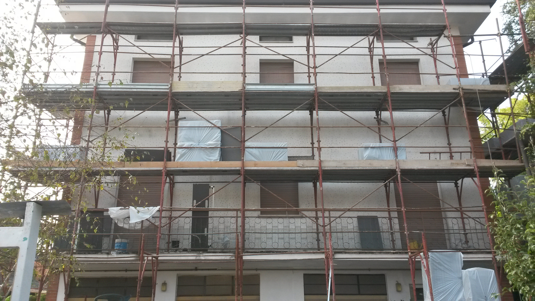 Ristrutturazione completa di una villa moderna a Mantova. Edil Universal è l'impresa edile che si distingue per ristrutturazioni chiavi in mano, complete o parziali.