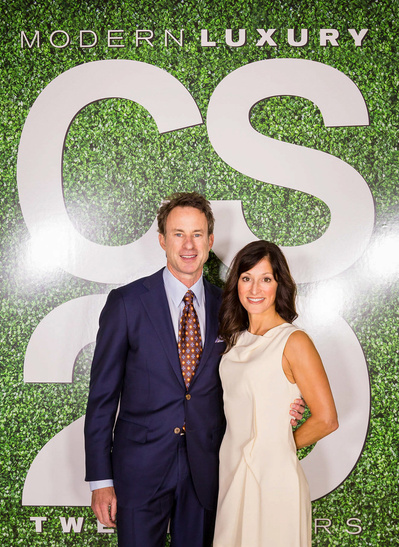step and repeat photo of two event attendees for cs modern luxury magazine by photographer alissa pagels-minor