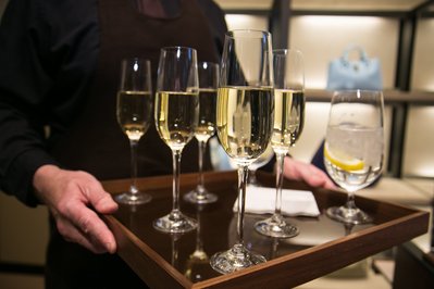 photograph of platter of champagne glasses at a fashion event by la photographer alissa pagels-minor