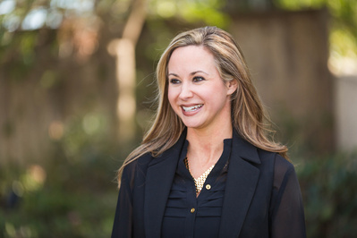 candid image of an executive at an event by professional photographer alissa pagels-minor