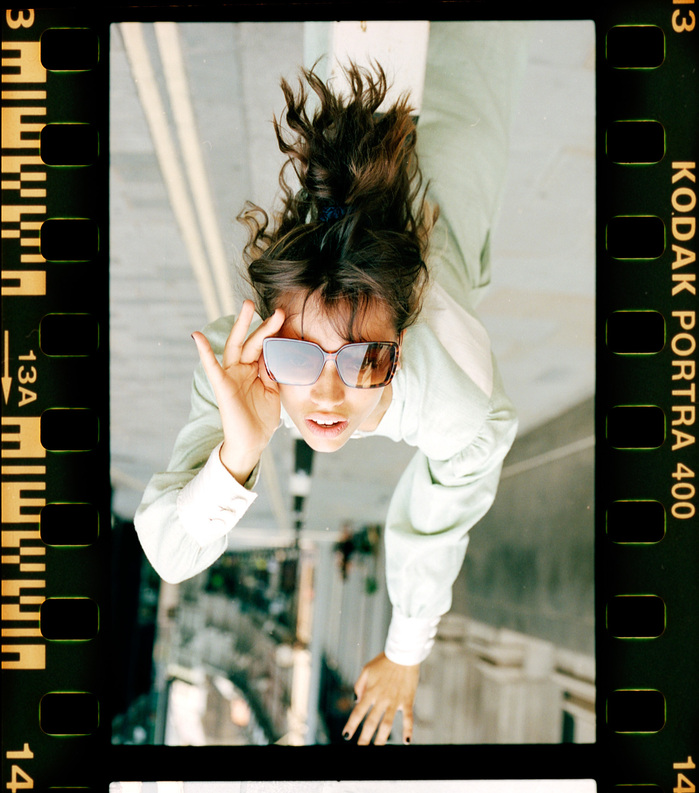 Larissa Diniz upside down image