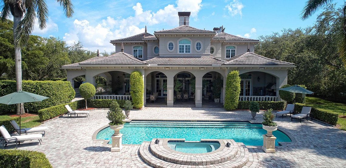 Where architecture meets artistry. A château-inspired sanctuary blending classic Parisian grandeur with modern refinement. Every arch, every line, every element—an homage to the golden age of French design