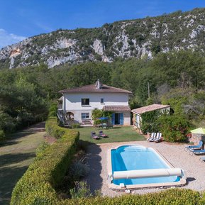 Vue aérienne d'une villa dans le Verdon
