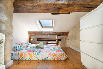 Photographie d'une chambre d'un appartement Airbnb à Montpellier dans le Sud de la France.