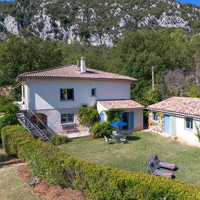 Vue aérienne d'une villa dans le Verdon