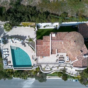Vue aérienne d'une villa à Hyères