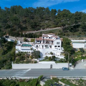 Vue aérienne d'une villa à Hyères