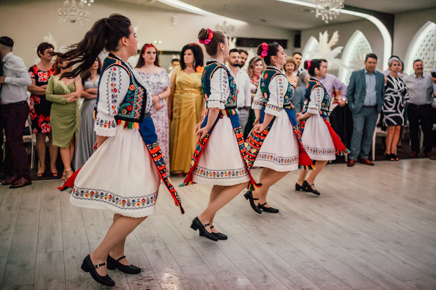 Dansuri populare la nunta Complexul Turistic Căpuș – Elegance Events Hall