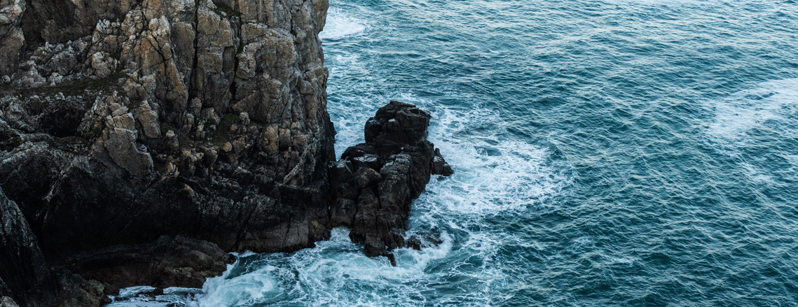 Au pied des falaises de Pen Hir