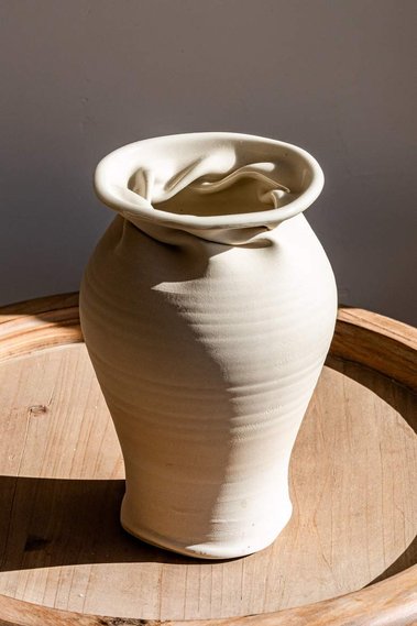 ZZIEE Ceramics White Ripple Vase Side