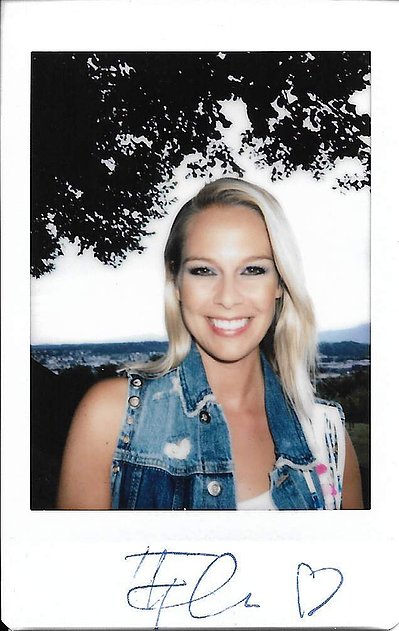 Linda Fäh , Sängerin und Moderatorin