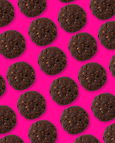 Cinnamon Toast Crunch & Dulce de Leche cookies repeating in diagonal lines across the frame. Fuchsia background. Image shot by Megan Morello, San Diego and Southern California Food and Photographer.