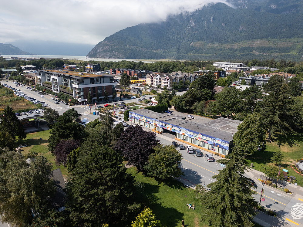 An aerial view of August Jack Motor Inn  and its surrounding areas in Squamish, BC.