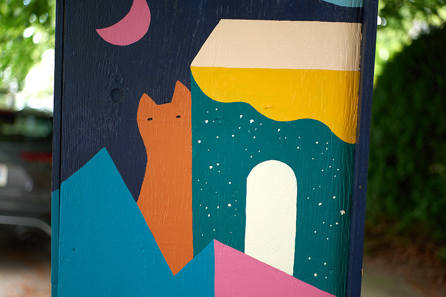 A close-up of the mural on Vancouver Pet Food Pantry by artist Annie Chen.